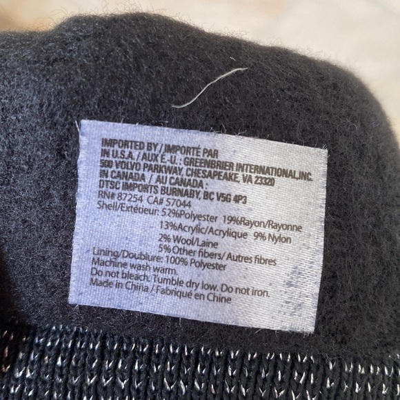 Juncture knit cap Women’s NWT Wool blend, fleece lined. Black/ silver. OS - Picture 3 of 4
